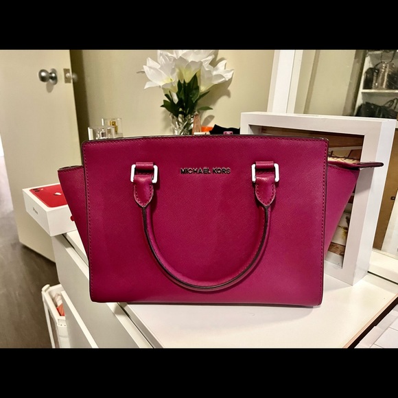 Michael Kors Handbags - ❤️SALE❤️Michael kors pink handbag